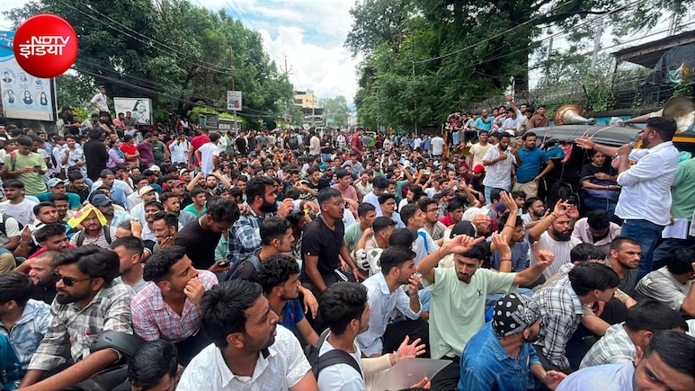 उत्तराखंड बेरोजगार संघ का सचिवालय कूच, छात्रों की पुलिस के साथ हुई धक्का-मुक्की