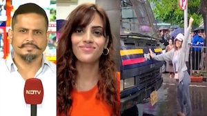 Meet Rhiya Ahir: The Woman Who Stood In Front Of A Police Van During CJP Protest