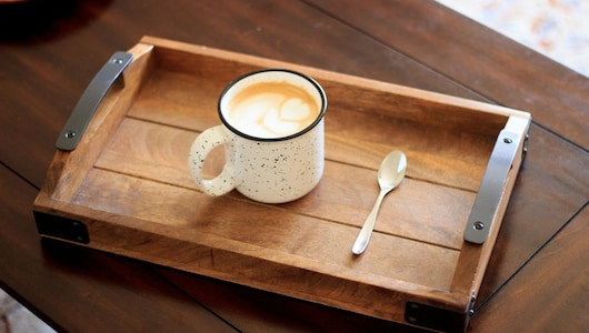 किचन और डाइनिंग को दें प्रीमियम लुक: Amazon से खरीदें ये टॉप 5 स्टाइलिश Wooden Serving Trays