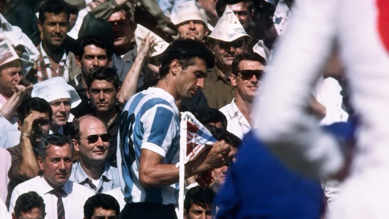 Argentina Football Legend Antonio Rattin Dies At Age Of 89