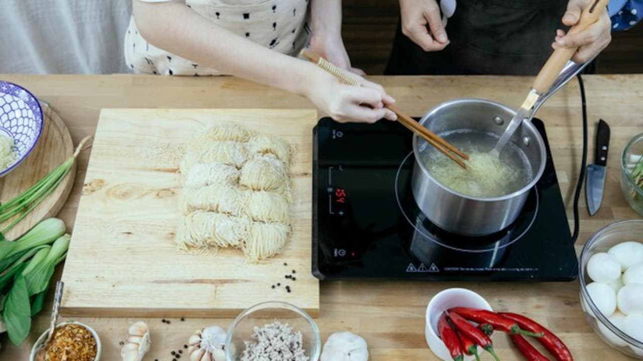 How To Choose An Induction Cooker: Wattage, Safety And Cookware Guide How To Choose An Induction Cooker: Wattage, Safety And Cookware Guide