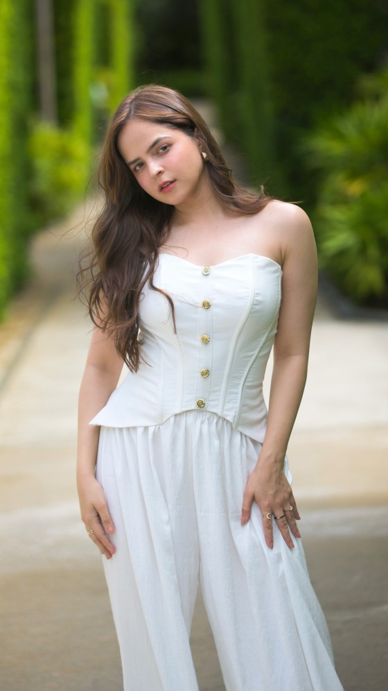 Palak Sindhwani&rsquo;s Chic White Moment