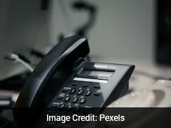 Woman Recalls Life Before Smartphones, Highlights Technology's Transformation