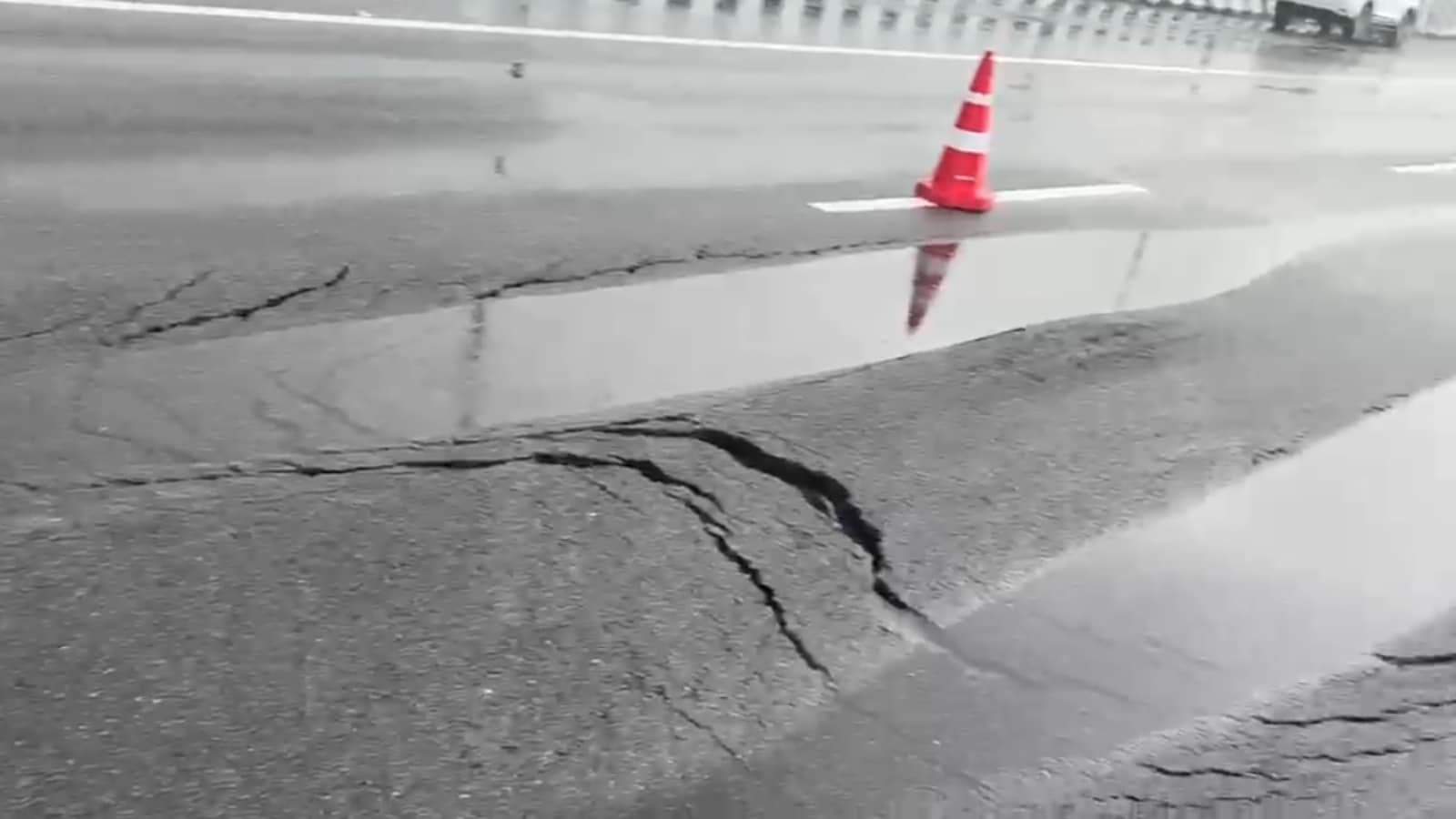 Rs 4,200-Crore Expressway Develops Cracks 12 Days After Inauguration In UP