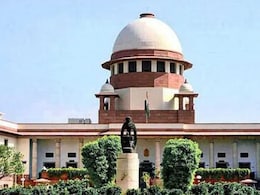 सुप्रीम कोर्ट में याचिकाकर्ता का उत्पात, कागज उड़ाए और चिल्लाया