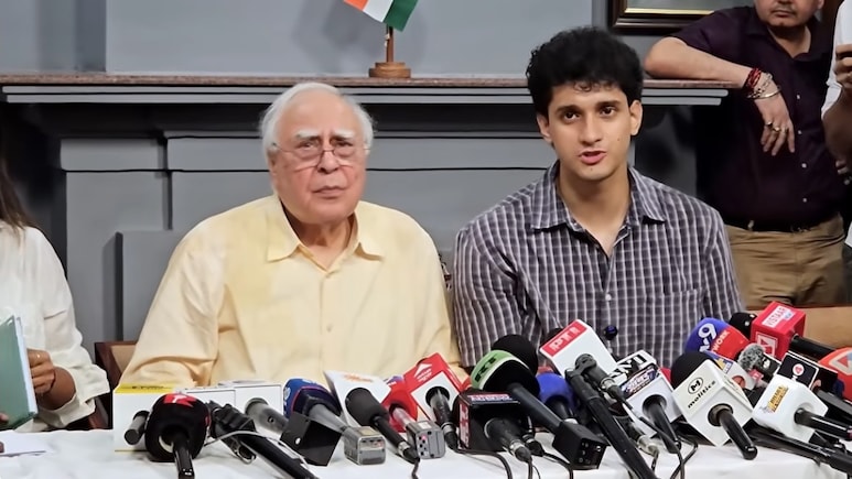 Kapil Sibal Pledges Rs 1 Crore To Support Legal Aid For CJP Protesters