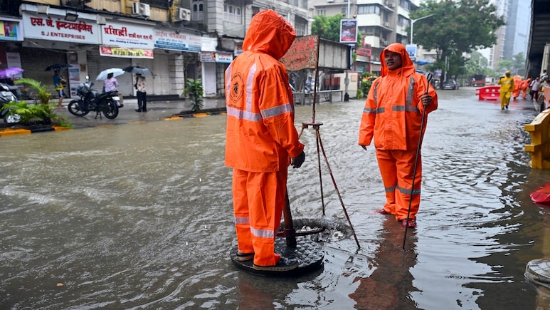 मुंबई मैनहोल हादसा: BMC कमिश्नर अश्विनी भिडे ने मानी लापरवाही, 4 इंजीनियर सस्पेंड, कांट्रेक्टर ब्लैकलिस्ट; 10 लाख का मुआवजा