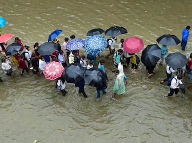 Mumbai Rains Live Updates: Heavy Rain Continues In Mumbai, Thane; IMD Warns of Extremely Heavy Downpours