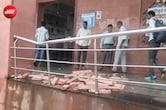 रेलवे स्टेशन की छत से भरभराकर गिरा प्लास्टर, बाल-बाल बचे प्लेटफॉर्म नंबर 6 के यात्री