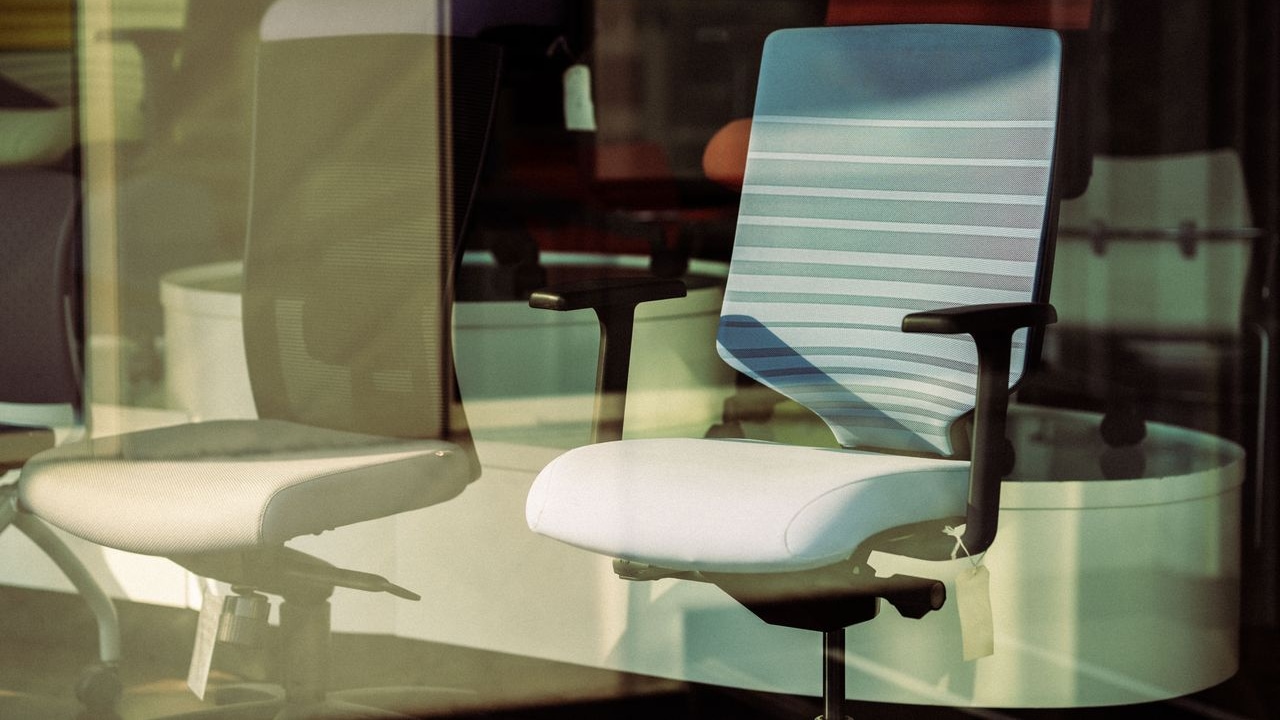 How To Choose An Office Chair For Short Users A Practical Guide