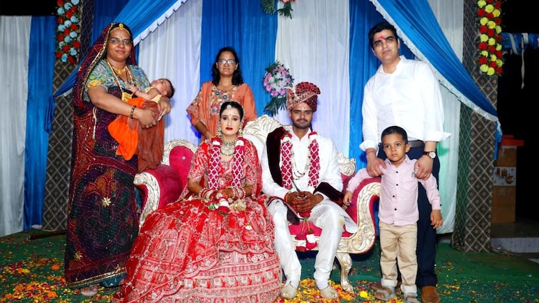 खाटूश्&zwj;यामजी के भक्&zwj;त ने एक रुपये लेकर की शादी, दुल्हन राजस्&zwj;थान पुल&zwj;िस में और दूल्&zwj;हा है बेरोजगार