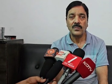 अवधेश नायक के घर पर टिकी दतिया उपचुनाव की सबसे बड़ी सियासी नजर,&nbsp;BJP प्रत्याशी से की थी मुलाकात