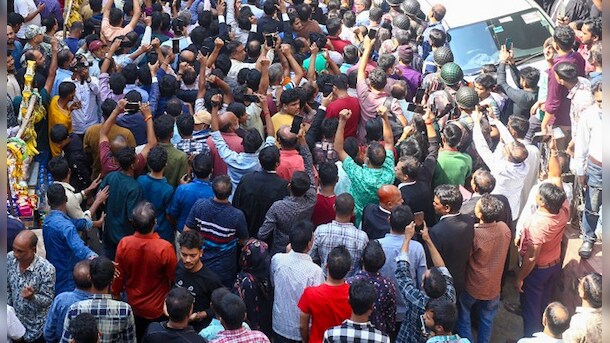कोलकाता में कार्रवाई पर बांग्लादेश में प्रदर्शन: मस्जिद हटाने का विरोध, 'सौरव सिकदर को फांसी दो' के लगे नारे