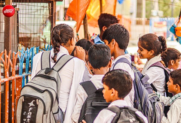 पढ़ाई या पाई-पाई? बच्चों की फीस ने बिगाड़ा घर का बजट, पैरेंट्स के लिए आंखें खोलने वाली रिपोर्ट