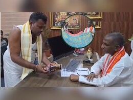 VIDEO: माचिस की डिब्बी में समा गई 5.5 मीटर की रेशमी साड़ी, बुनकर का कारनामा देख दंग रह गई दुनिया