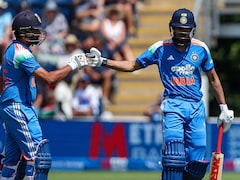 3rd ODI LIVE: Kohli Hits Terrific Boundary, Crowd Goes Berserk On Seeing RoKo