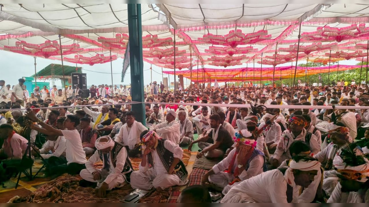 "भील प्रदेश बनवाकर दम लेंगे",  एक स्वर में बोले 10 हजार आदिवासी; 4 राज्यों के लोगों का जुटान