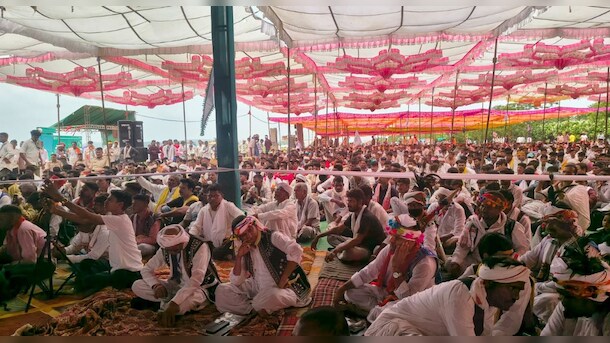 "भील प्रदेश बनवाकर दम लेंगे",  एक स्वर में बोले 10 हजार आदिवासी; 4 राज्यों के लोगों का जुटान