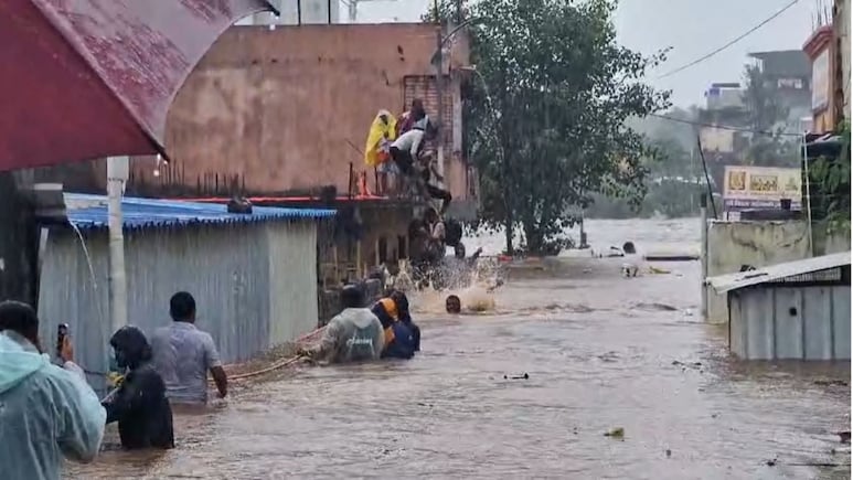 Alandi News: इंद्रायणी नदीला महापूर! आळंदीत तब्बल 250 नागरिक अडकले; सर्व पूल बंद