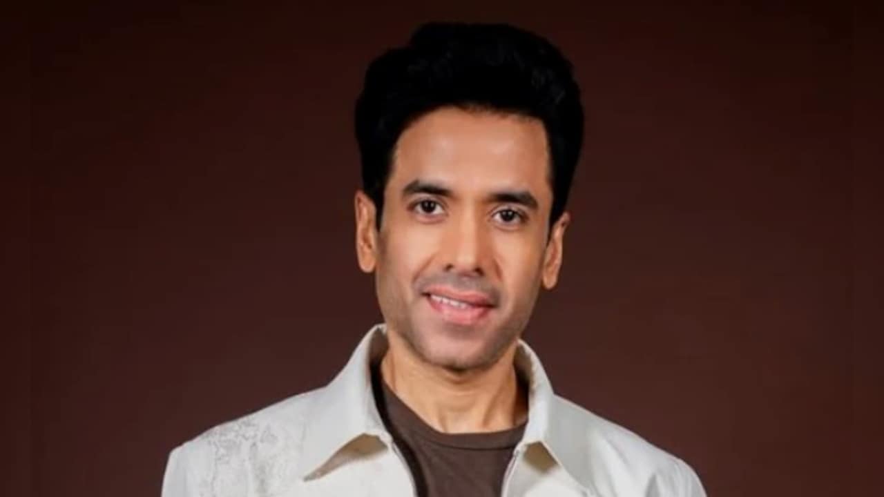 तुषार कपूर ने खोले इंडस्ट्री के राज, बोले- अब एक्टर्स को मैनेजर्स दिलाते हैं काम