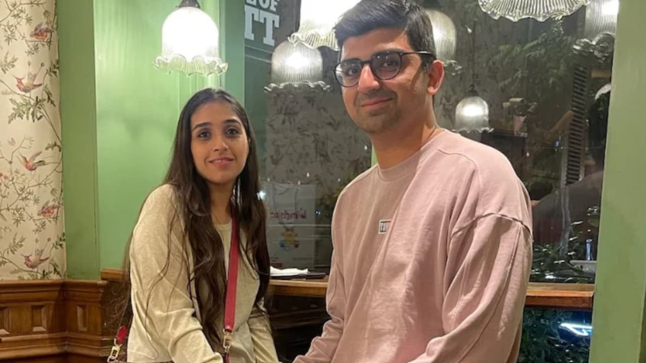 स्टूडेंट प्रोटेस्ट के दौरान पुलिस की पिटाई से घायल हुई कॉमेडियन की पत्नी, लगातार दर्द के बाद पता लगा टूटी पसली
