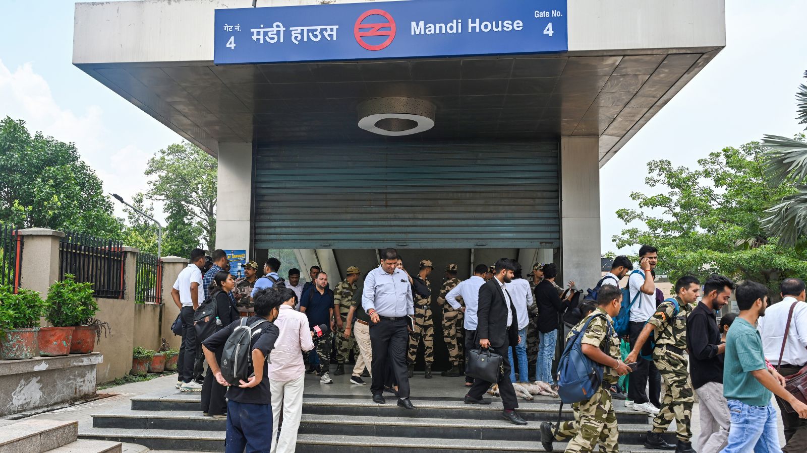 CJP प्रदर्शन के बीच दिल्ली मेट्रो ने मंडी हाउस और केंद्रीय सचिवालय स्टेशन को खोला