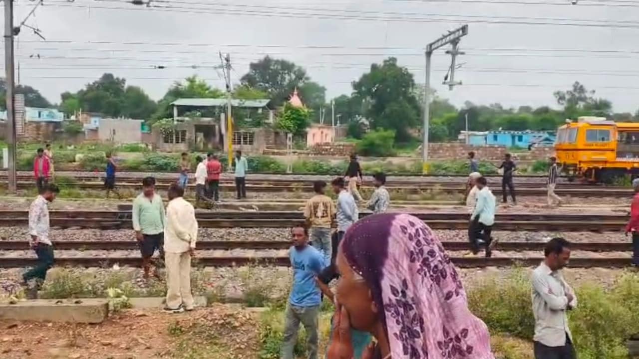 पुलिस ने नहीं सुनी फरियाद तो दो मासूम बच्चों के साथ ट्रेन के सामने कूदी प्रेग्‍नेंट मह‍िला, तीनों की दर्दनाक मौत