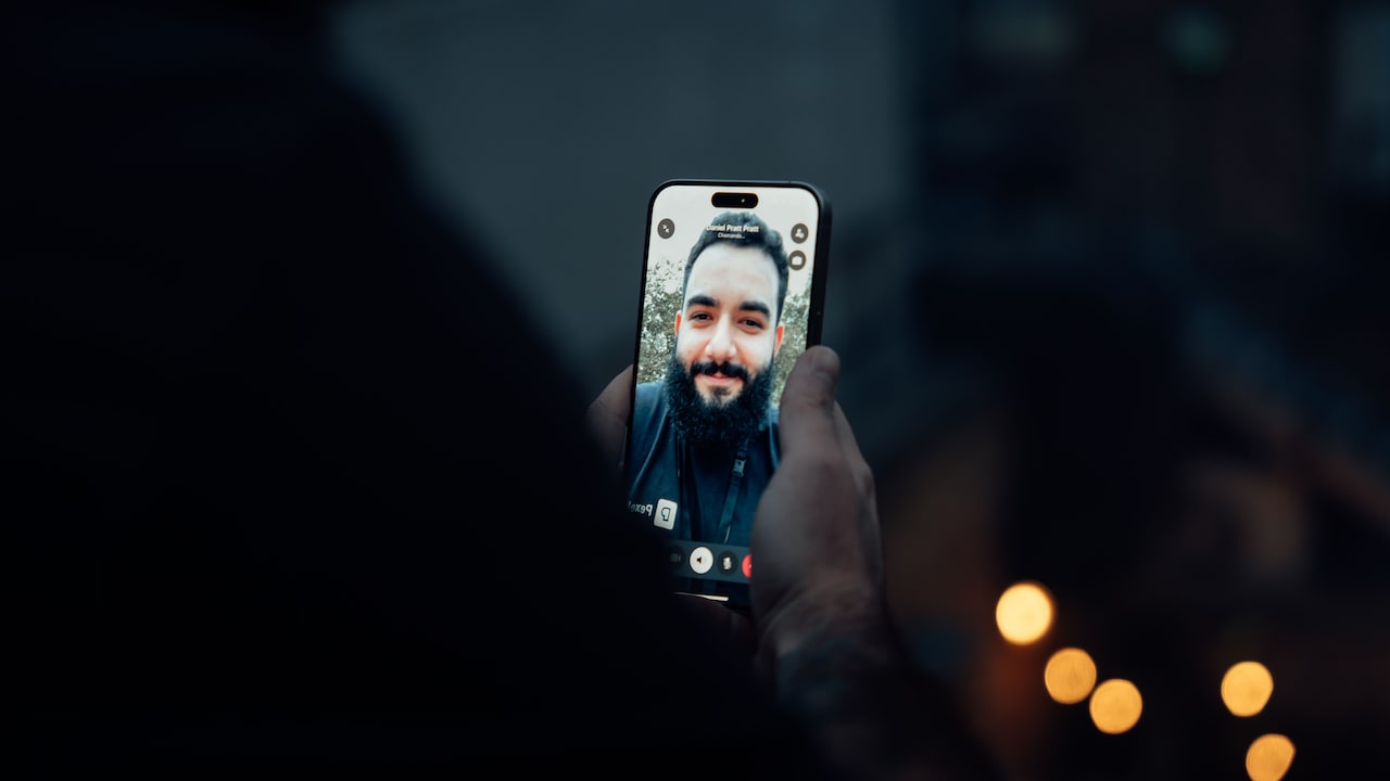 Apple Issues Warning To Millions Of iPhone Users As Scammers Weaponise FaceTime