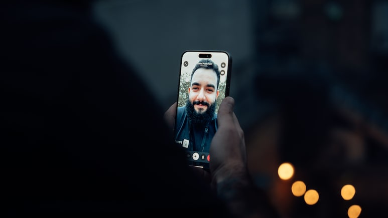 Apple Issues Warning To Millions Of iPhone Users As Scammers Weaponise FaceTime