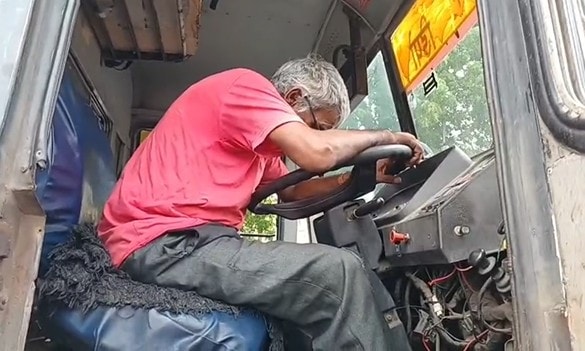 बीच रास्ते में बस खड़ी करके सो गया ड्राइवर