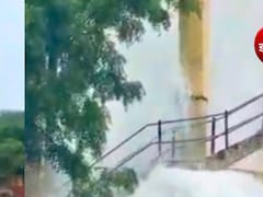 ऊंची पानी टंकी से अचानक गिरने लगा लाखों लीटर पानी, लोगों के घरों में घुसा - Video