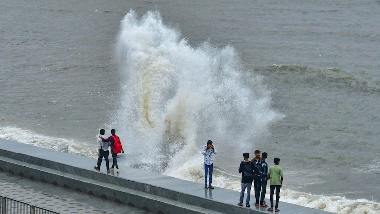 Mumbai Rains: BMC Issues 4.85-Metre High Tide Warning; Will It Rain Heavily Today?