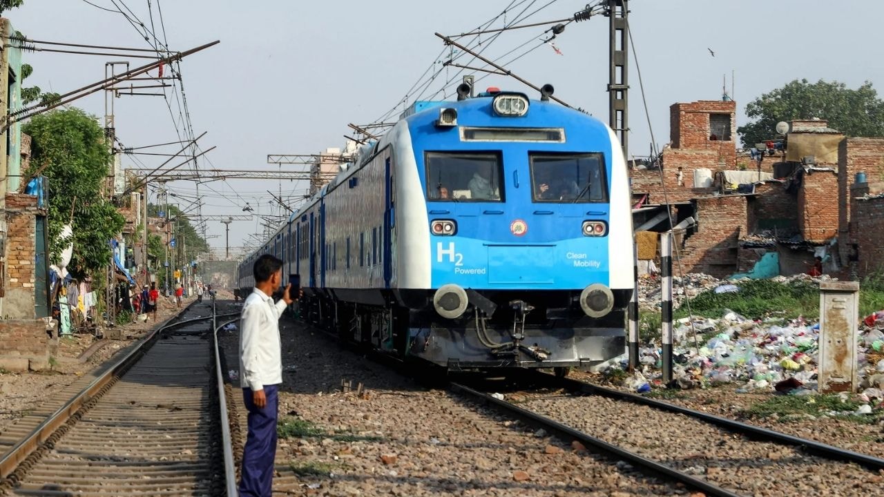 India's First Hydrogen Train: Features, Speed, and Eco-Friendly Revolution