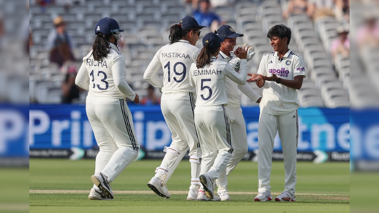 IND Women vs ENG Women: पहले दिन का खेल खत्म, भारत ने मेजबान टीम को दे दिया है पहला झटका