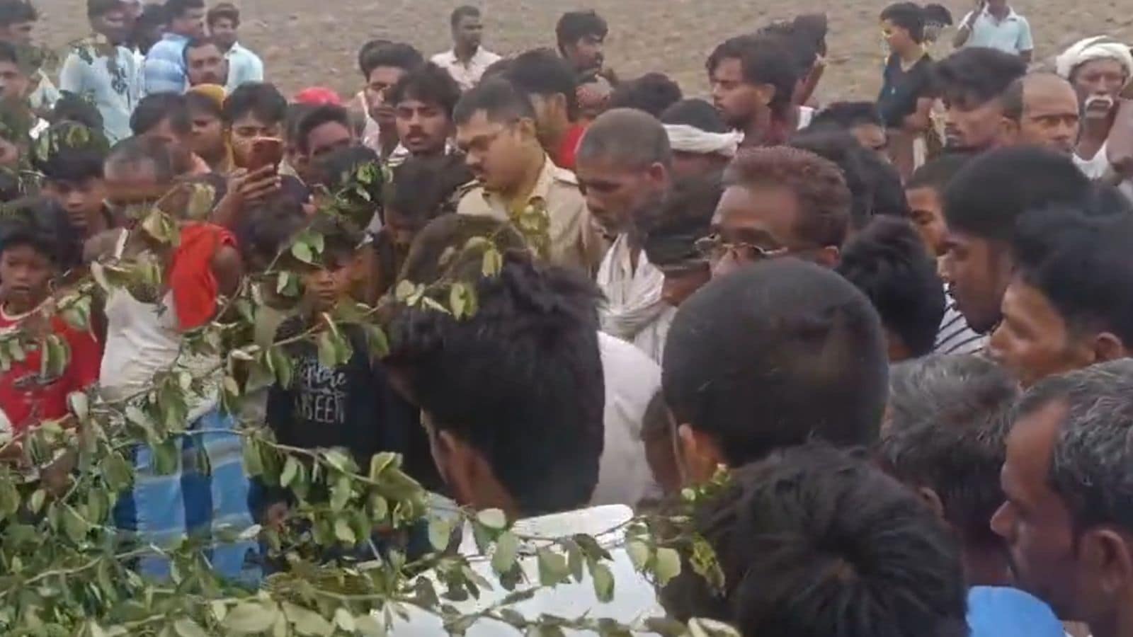 बेटी की वायरल तस्वीर से नाराज मामा, भांजे की हत्या कर सबूत मिटाने के लिए शव जलाने का आरोप..