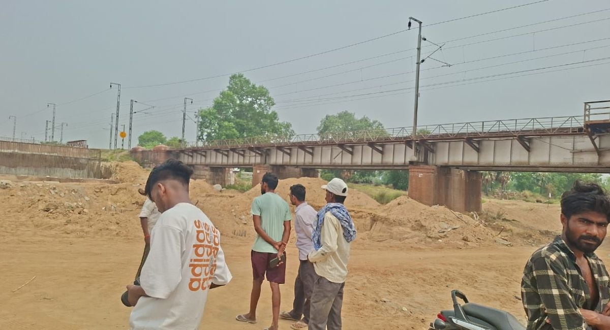ट्रेन की पटरी पर किशोर की लाश मिली. (Photo- NDTV)