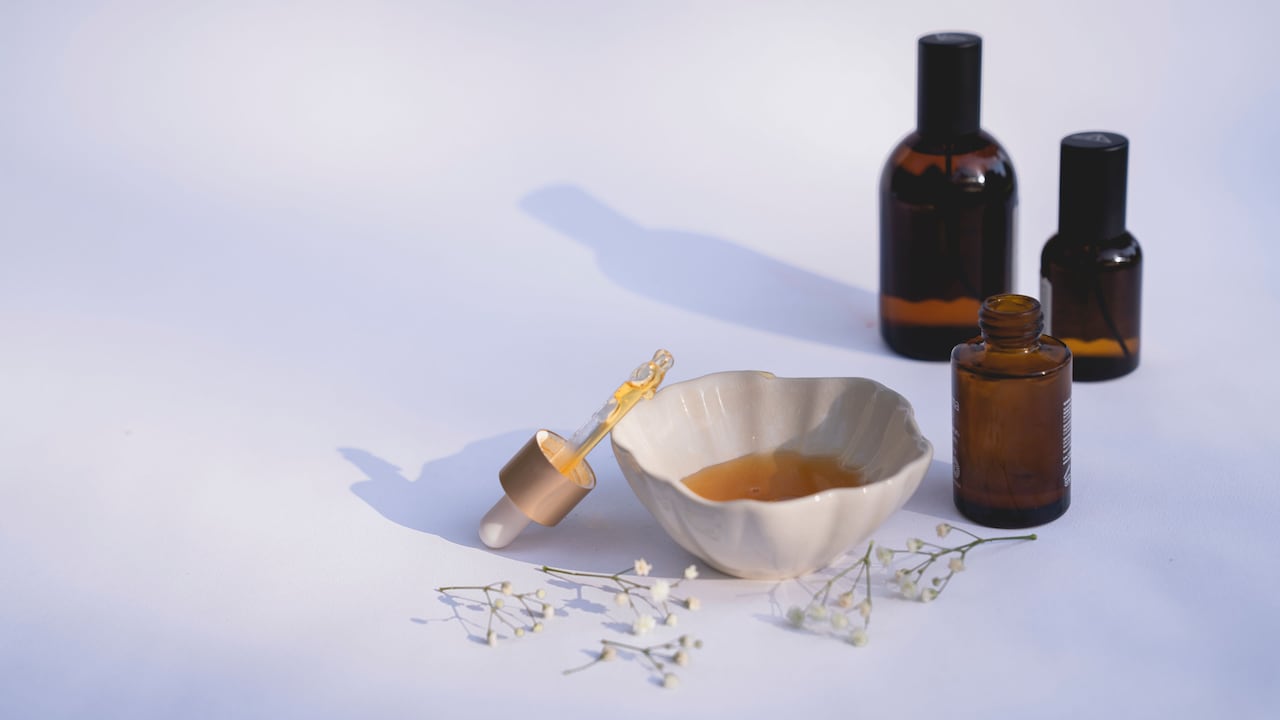 Can Hair Oil Repair Split Ends? A Popular Haircare Myth Explained Can Hair Oil Repair Split Ends? A Popular Haircare Myth Explained