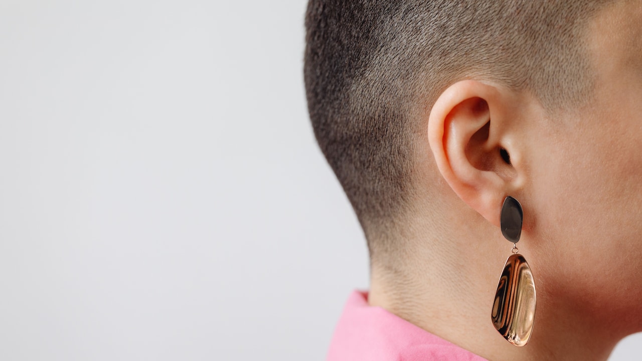 Easy tips to choose earrings for people with short hair Easy tips to choose earrings for people with short hair