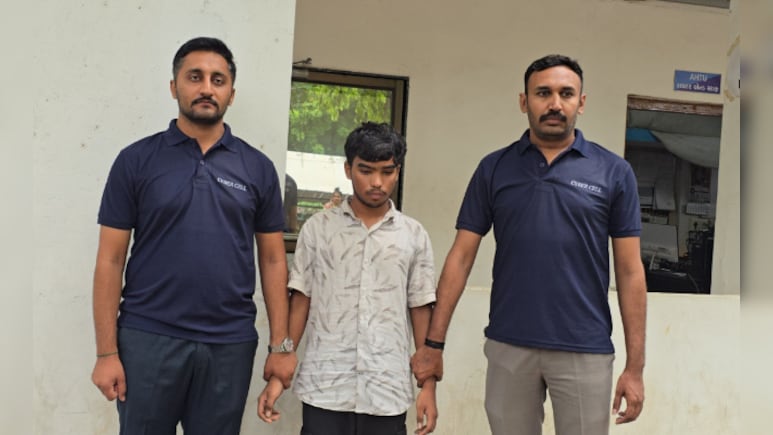 UP Class 11 Dropout Used AI To Create Fake Banking Apps For Cybercriminals