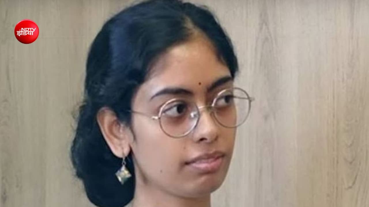 बांग्लादेशी डिप्लोमेट को भारत के नक्शे पर खरी-खरी सुनाने वाली पूजा झा कौन? बचपन से रही हैं फाइटर, देखें VIDEO