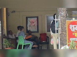 पर्सनल मोबाइल नंबरों के क्यूआर कोड पर हो रहा था ट्रांजैक्शन, GST टीम का छापा
