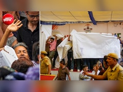 सिविल ड्रेस में जवान, चादरों से ढका मंच... जंतर-मंतर से कैसे उठाए गए सोनम वांगचुक, तस्वीरों में पूरी कहानी