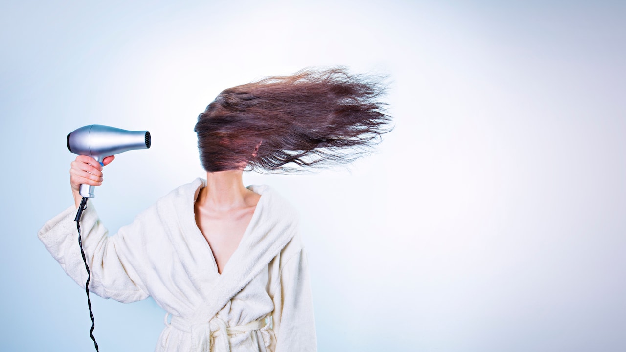 Hair Dryer For Woman With Diffuser Or Concentrator: Which Attachment Do You Need?