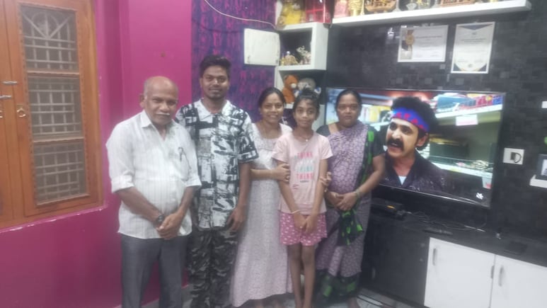 30 साल का समय... 1200 KM का सफर, द&zwj;िल छू लेगी दोस्&zwj;ती में उधार और वादा न&zwj;िभाने की ये कहानी