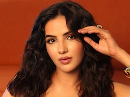 Jasmin Bhasin Shows How She Spends A Rainy Day With Tea And Indian Snacks