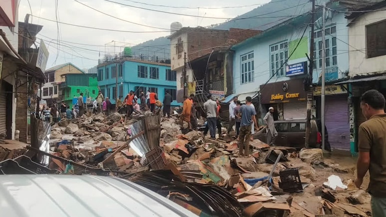 Hotels, Homes Flooded After Cloudburst Triggers Flash Foods In J&K's Pahalgam | Watch
