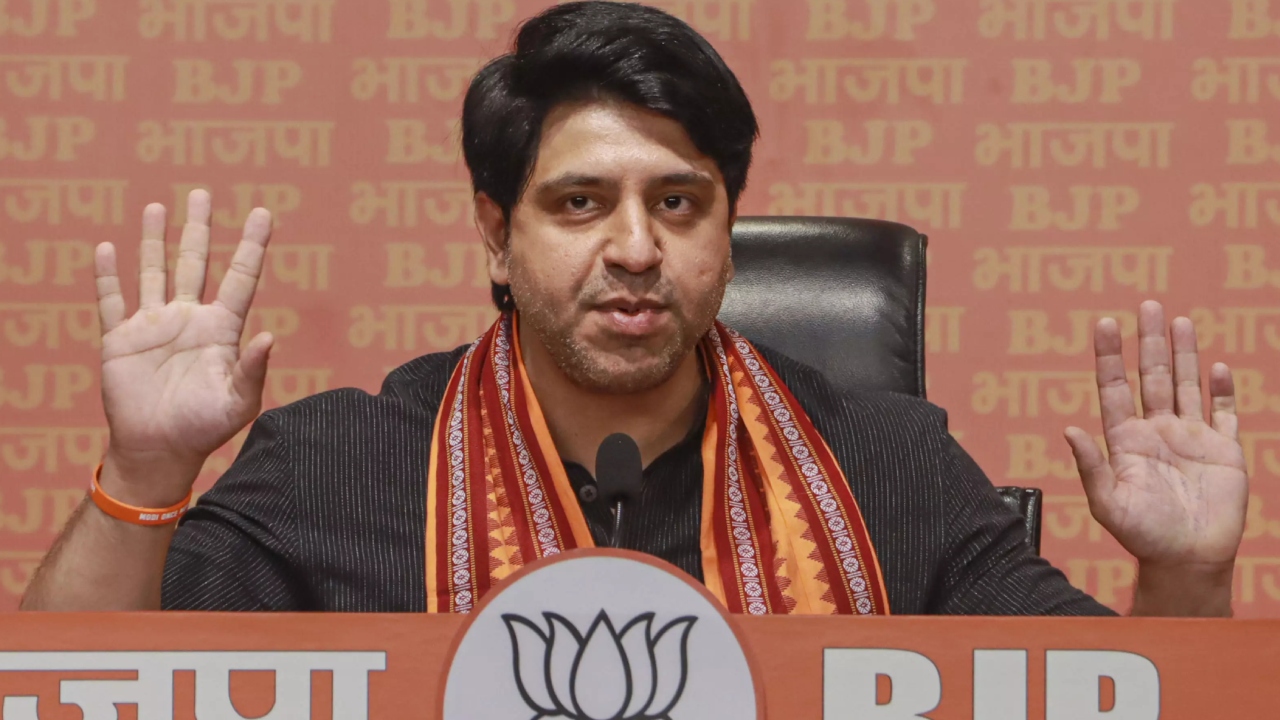कांग्रेस पर आरोप के बाद भाई ने तोड़ लिए थे रिश्ते