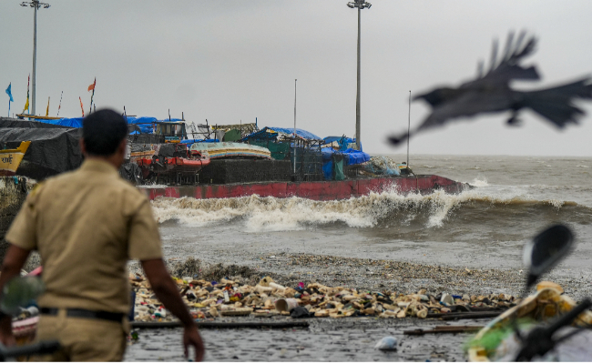 Weather Today Live: Delhi Rains Bring Relief From Heat, Weather Body Issues Red Alert