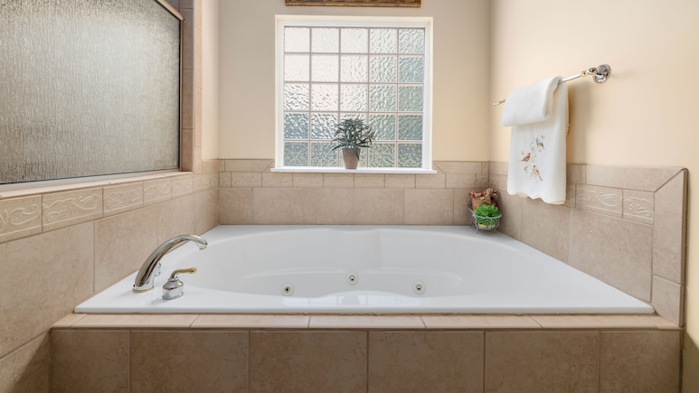 US Woman Miraculously Survives 9 Days Trapped In Her Home Bathtub