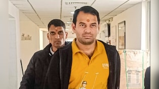 तेज प्रताप यादव पर पुलिसकर्मी की हत्या के प्रयास का मामला दर्ज, हो सकती है 10 साल की सजा